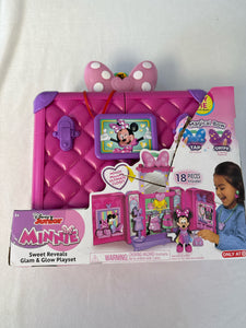 Minnie sweet revesls glam and glow playset