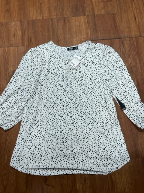 BNWT Women's Size L Cure Shirt