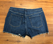 Load image into Gallery viewer, Size 18 old navy Shorts high rise og straight