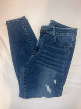 Load image into Gallery viewer, womens Size 16 Maurices Jeans
