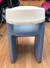 Load image into Gallery viewer, Toy Vintage Highchair