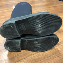 Load image into Gallery viewer, muck 10 shoes