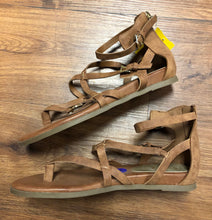 Load image into Gallery viewer, GBG Los Angeles 8.5 shoes, new