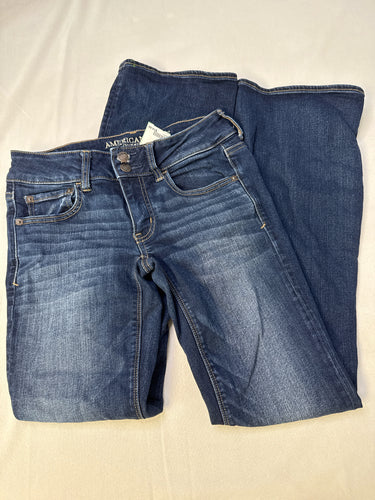 Size 6 American Eagle Artist Flare Jeans