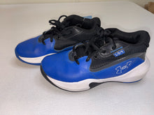 Load image into Gallery viewer, Boy's Size 3 Under Armour Sneakers