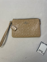 Load image into Gallery viewer, coach wristlet