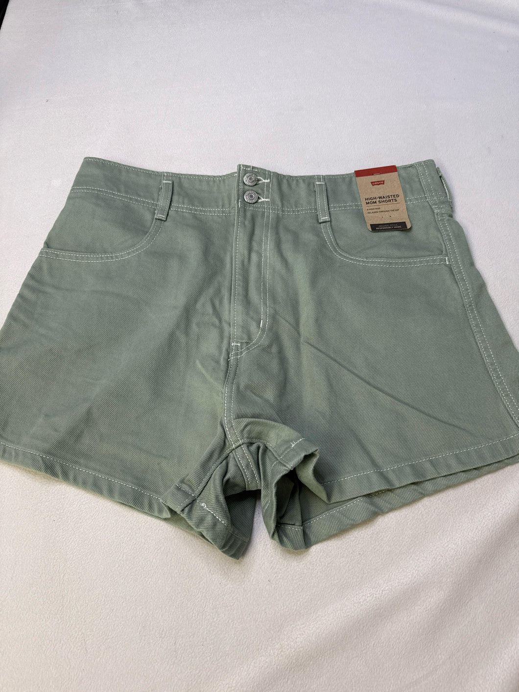 ladies Size 32 Levis Shorts NWT