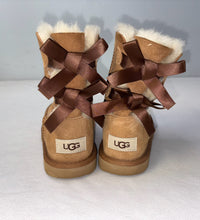 Load image into Gallery viewer, UGG 2 shoes