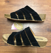Load image into Gallery viewer, womens White Mountain footbeds  size 7 sandals, new genuine leather