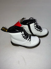 Load image into Gallery viewer, 8 shoes