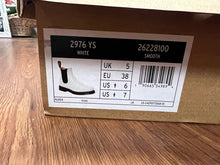 Load image into Gallery viewer, Dr. Martens Air Wave smooth leather platform chelsea boots