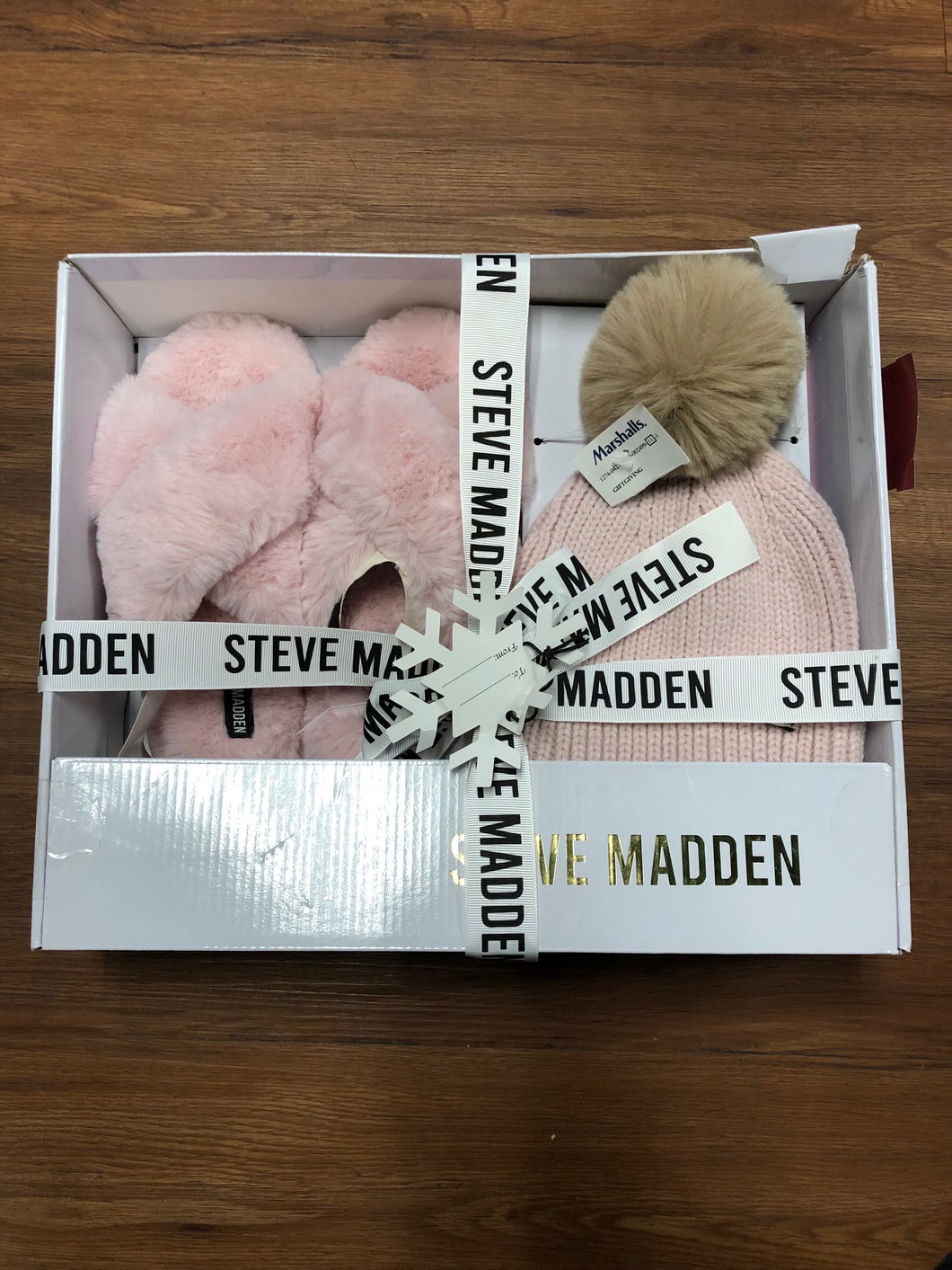 Steve Madden 5/6 slipper and hat set  shoes