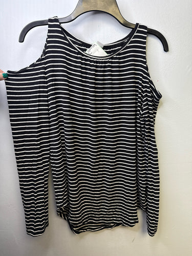 womens Size M old navy Shirt
