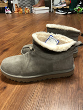 Load image into Gallery viewer, UGG 10 shoes