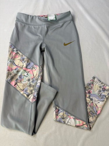 girls L Nike Leggings