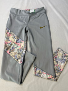 girls L Nike Leggings