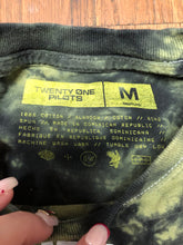 Load image into Gallery viewer, Size Med twenty one pilots  Shirt