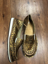 Load image into Gallery viewer, Ariat 8 shoes