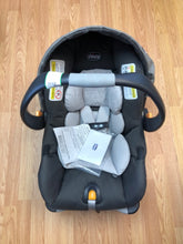Load image into Gallery viewer, Chicco Carseat
