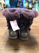 Load image into Gallery viewer, UGG 6 shoes