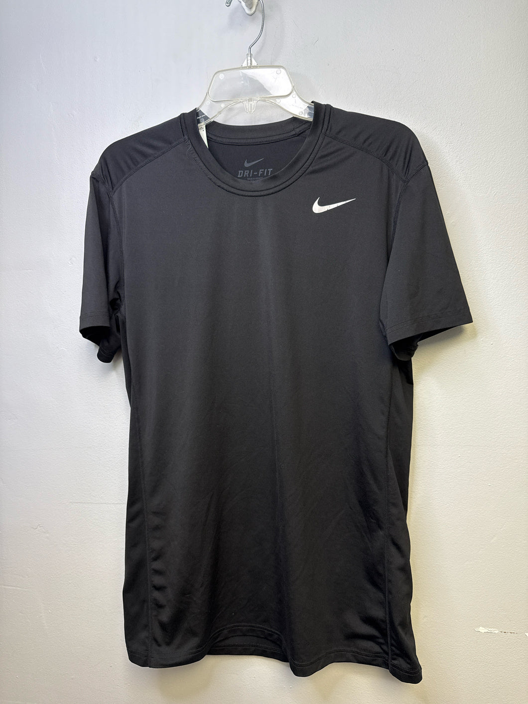 Size Med mens Nike shirt