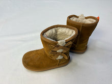 Load image into Gallery viewer, Koolaburra 7 shoes
