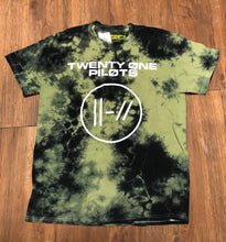 Load image into Gallery viewer, Size Med twenty one pilots  Shirt