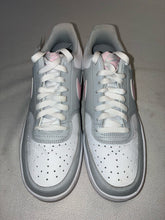 Load image into Gallery viewer, Nike 9.5 shoes