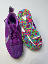 Load image into Gallery viewer, Nike 7y shoes