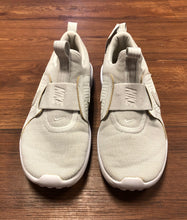 Load image into Gallery viewer, Nike 6.5 shoes