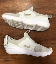Load image into Gallery viewer, Nike 6.5 shoes