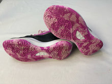 Load image into Gallery viewer, under armour 5.5 shoes