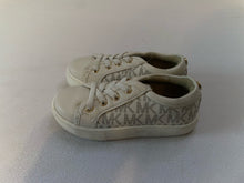 Load image into Gallery viewer, michael kors 7 shoes