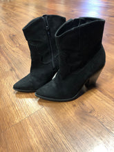 Load image into Gallery viewer, 8.5 shoes