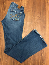 Load image into Gallery viewer, Size 5/6 BKE Star Stretch Jeans