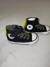 Load image into Gallery viewer, Toddler Boy's Size 5 Converse Shoes