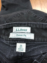 Load image into Gallery viewer, Size 14 llbean Jeans