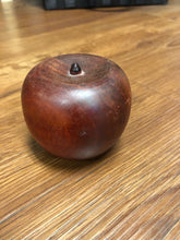 Load image into Gallery viewer, Household - wwoden apple decor