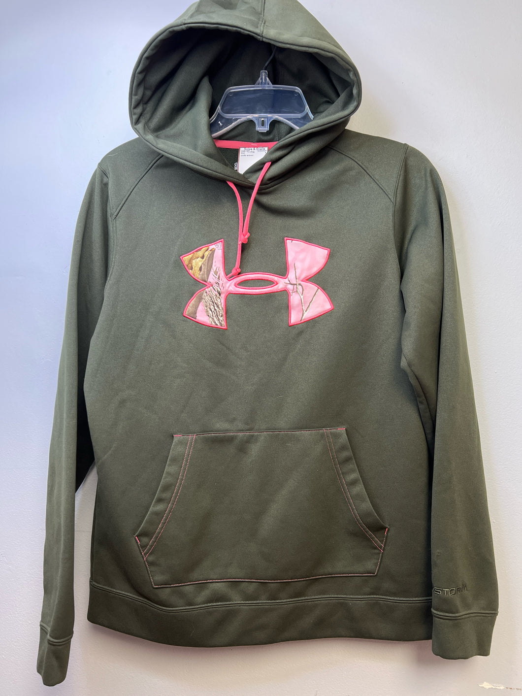 Size M under armour womens semi fitted hoodie