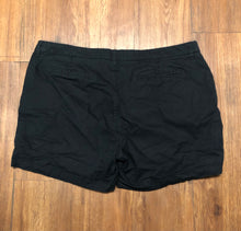 Load image into Gallery viewer, Size 16 old navy Shorts