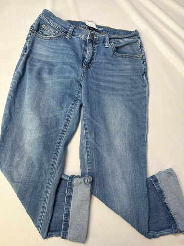 Size 6 universal thread capri pants