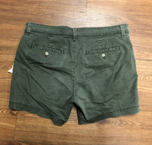 Load image into Gallery viewer, Womens Size 6 Gap Girlfriends 5 inch Shorts