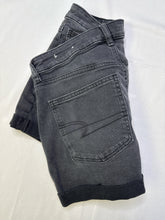 Load image into Gallery viewer, Size 6 American Eagle Shorts