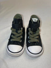 Load image into Gallery viewer, Toddler Boy's Size 5 Converse Shoes