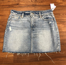 Load image into Gallery viewer, Size 8 old navy bnwt  Skirt