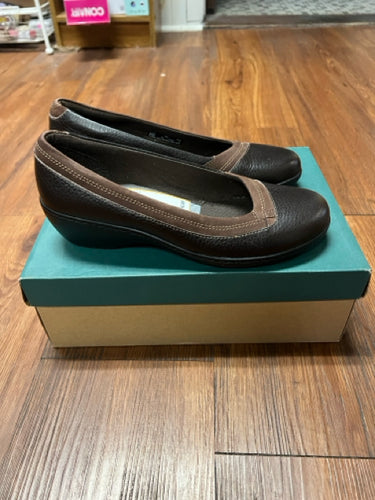 Clarks 8 shoes new in box