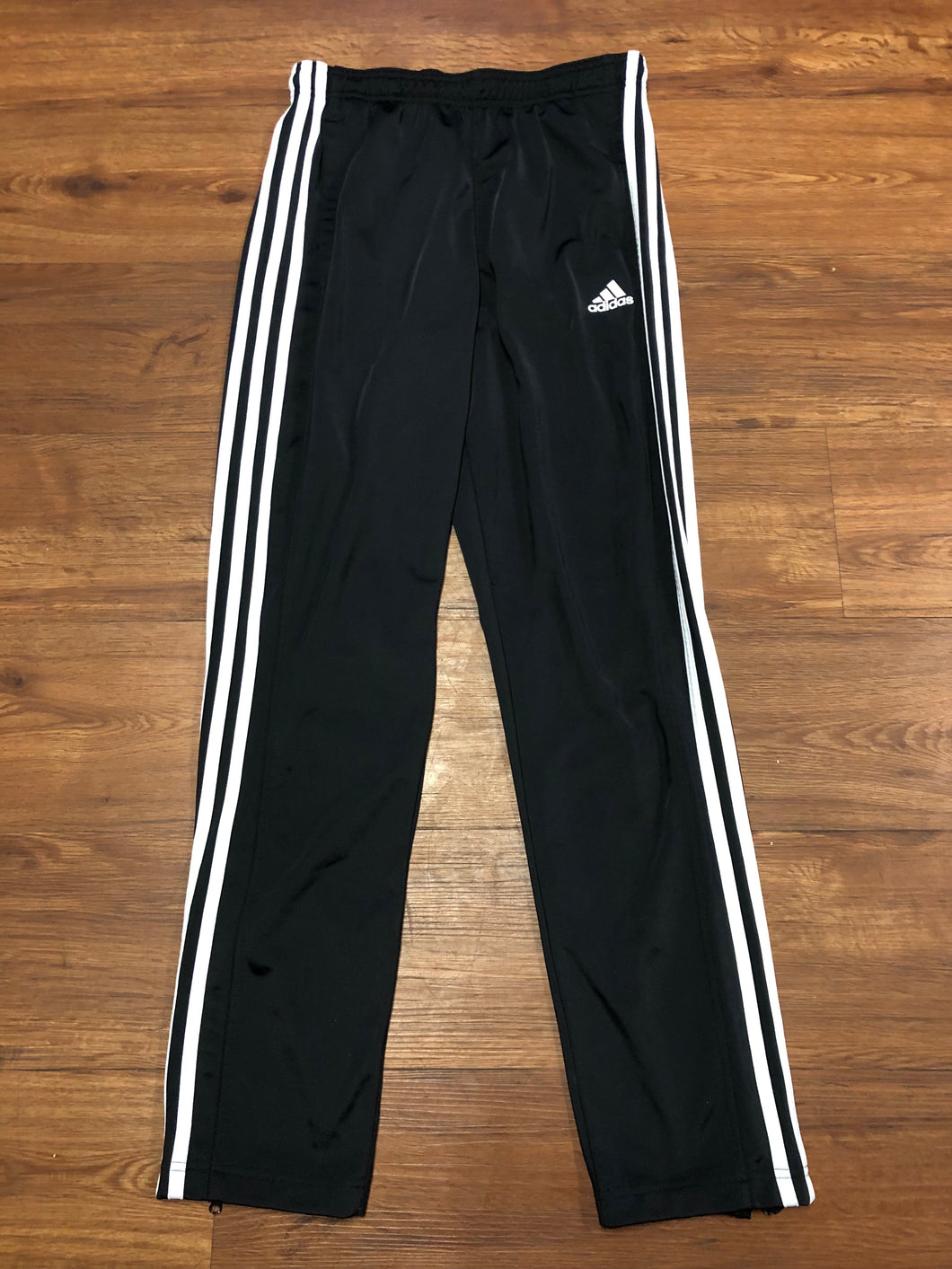 Size Med adidas jogger  Pants