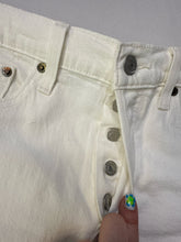 Load image into Gallery viewer, Size 28 Levis Shorts