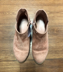 Cat & Jack 4 shoes