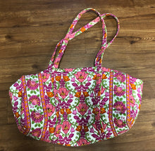 Load image into Gallery viewer, Vera Bradley Duffle Bag